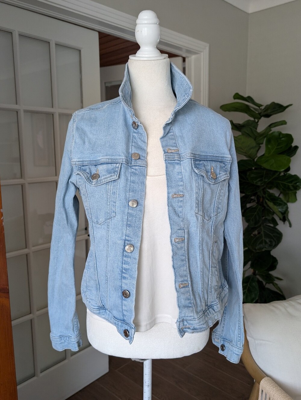 H&M Light Blue Women's Denim Jacket Medium - Picture 2 of 7